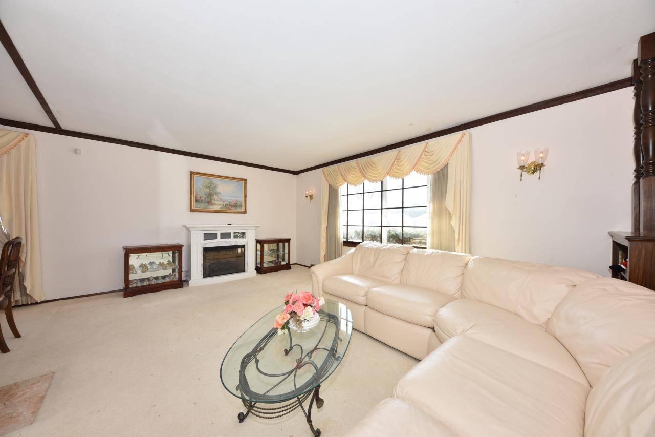 Milwaukee, WI 53224,9600 W Debbie LANE