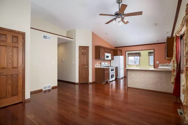 Onalaska, WI 54650,1090 Kristy LANE