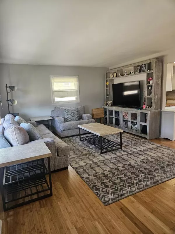 Oak Creek, WI 53154,7514 S Lynhaven DRIVE