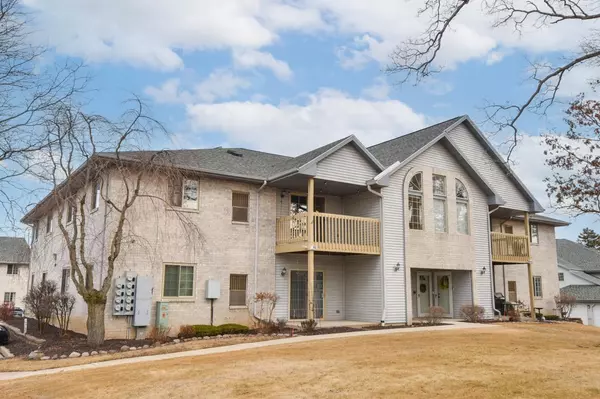 9364 W Loomis ROAD #6, Franklin, WI 53132