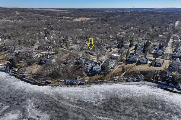 Fontana, WI 53125,517 Sauk TRAIL