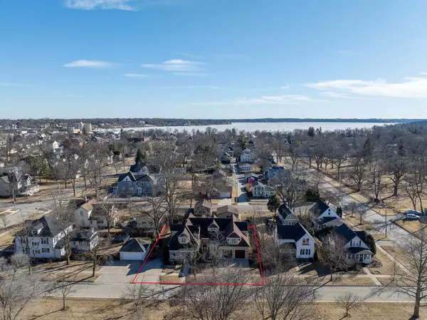 Lake Geneva, WI 53147,1022 Park Row STREET