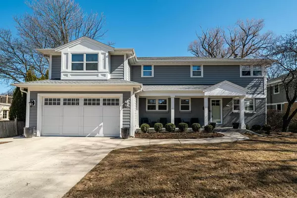 5028 N Lake DRIVE, Whitefish Bay, WI 53217
