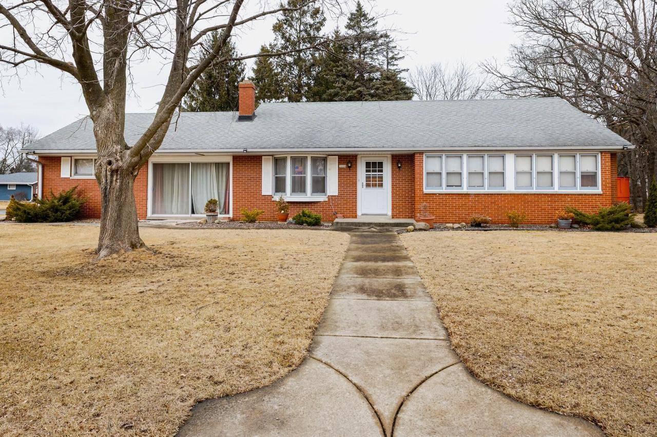 3004 Elm STREET, East Troy, WI 53120
