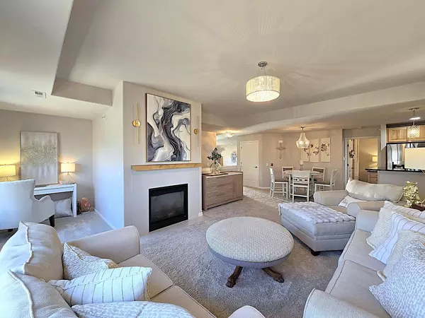 Franklin, WI 53132,8637 S Deerwood LANE