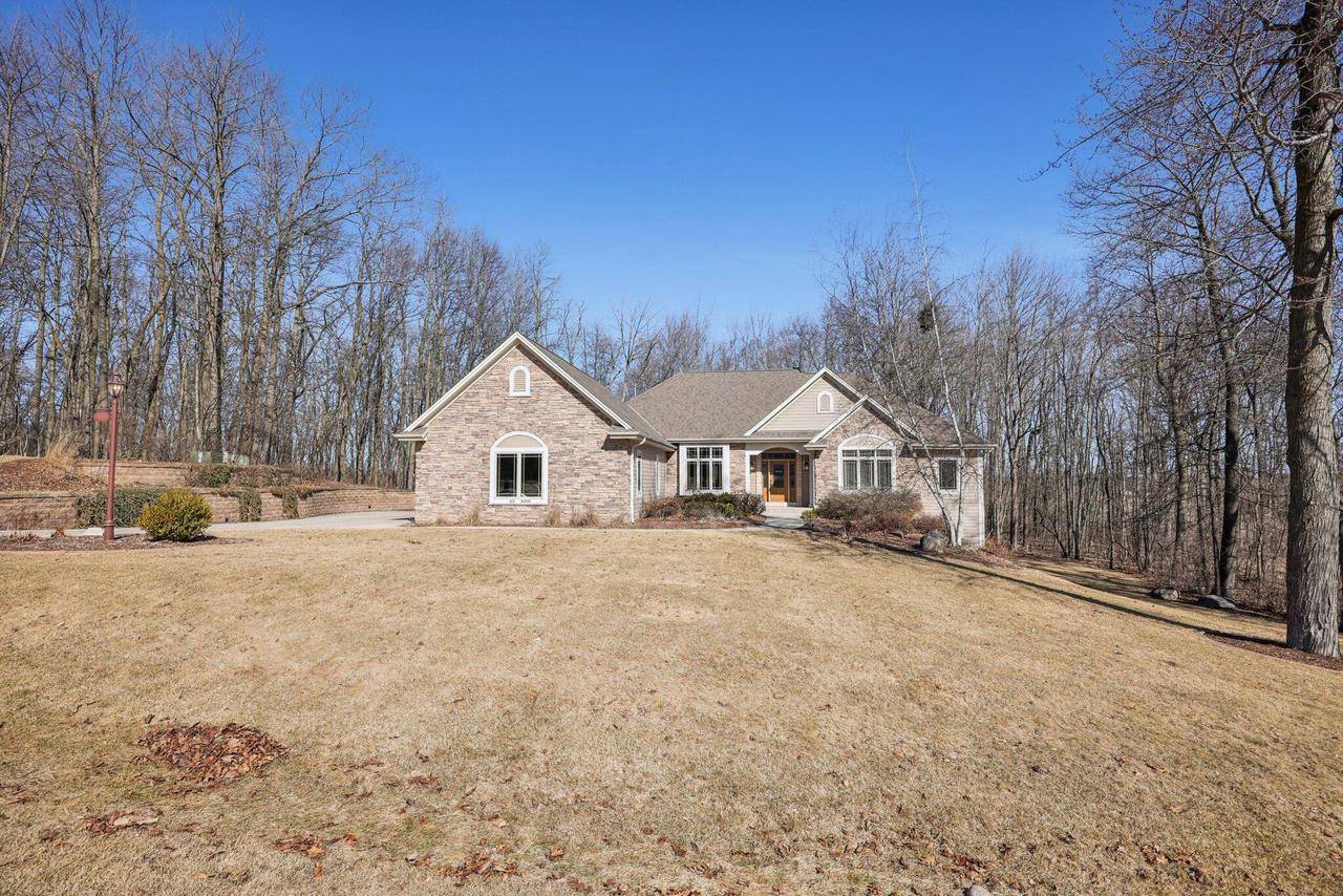 N77W23838 Sun Valley RUN, Sussex, WI 53089