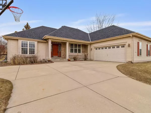 3838 E Stargrass LANE, Oak Creek, WI 53154