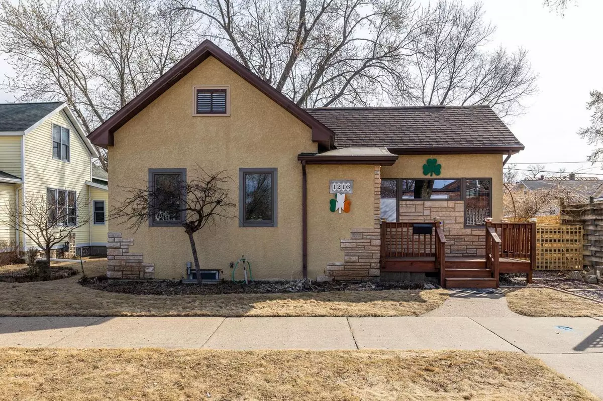 La Crosse, WI 54601,1216 Adams STREET