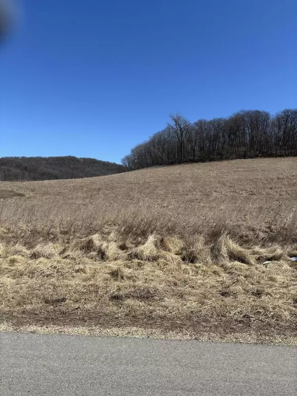 80 WILDWOOD VALLEY ROAD, Onalaska, WI 54650