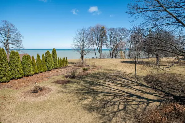 Whitefish Bay, WI 53217,5626 N Shore DRIVE