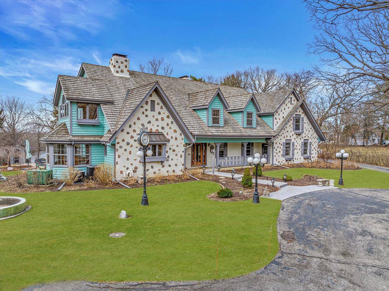 W335N5511 Island View LANE, Nashotah, WI 53058