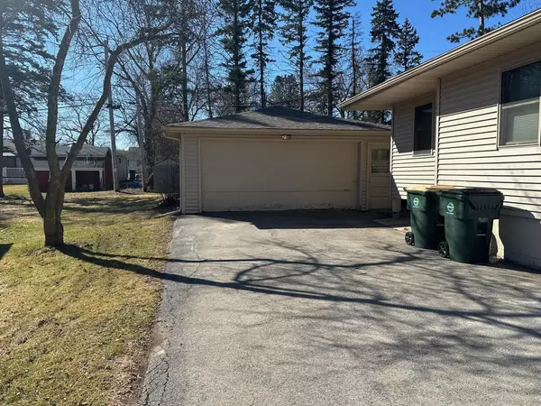 Twin Lakes, WI 53181,1727 Pheasant AVENUE