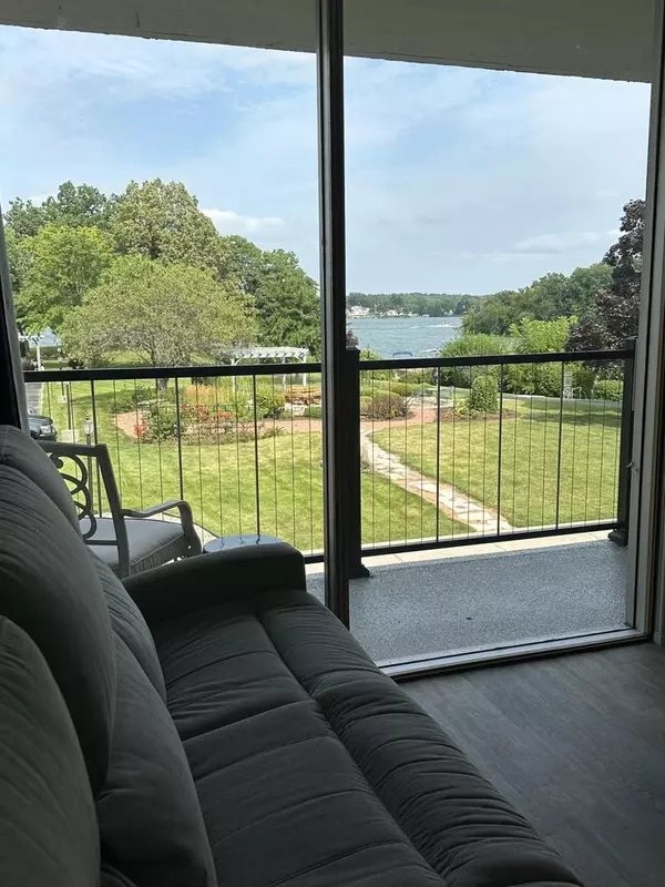 Burlington, WI 53105,3405 S Browns Lake DRIVE #8