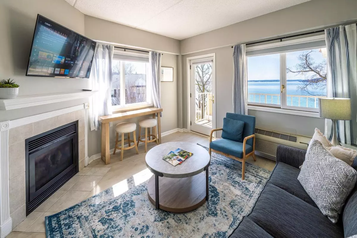 Lake Geneva, WI 53147,335 Wrigley DRIVE #401