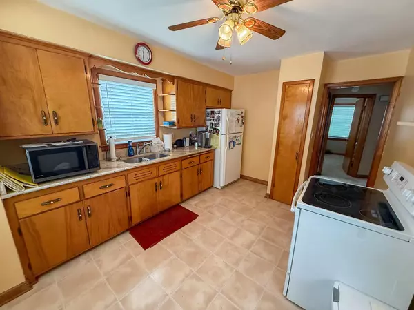 Saint Francis, WI 53235,3421 E Tesch AVENUE