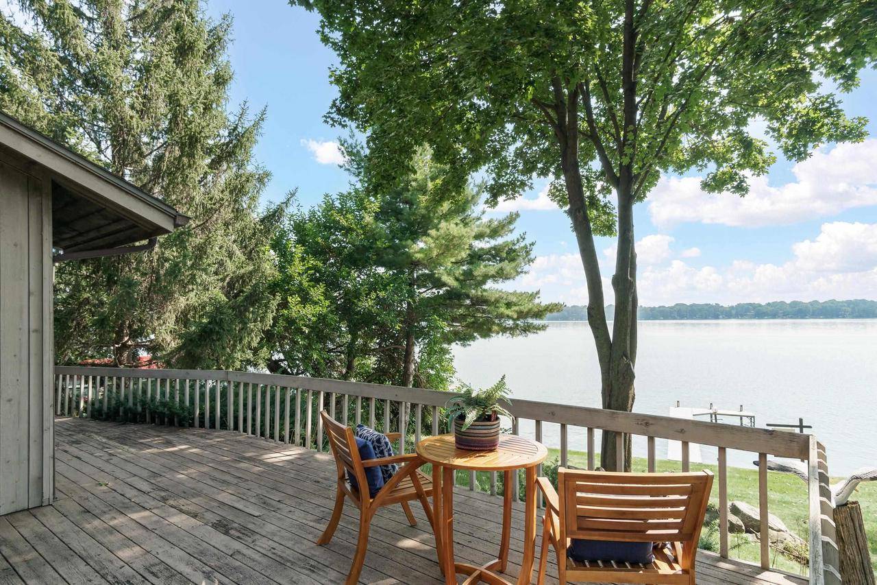 N6716 Lake LANE, Lake Mills, WI 53551
