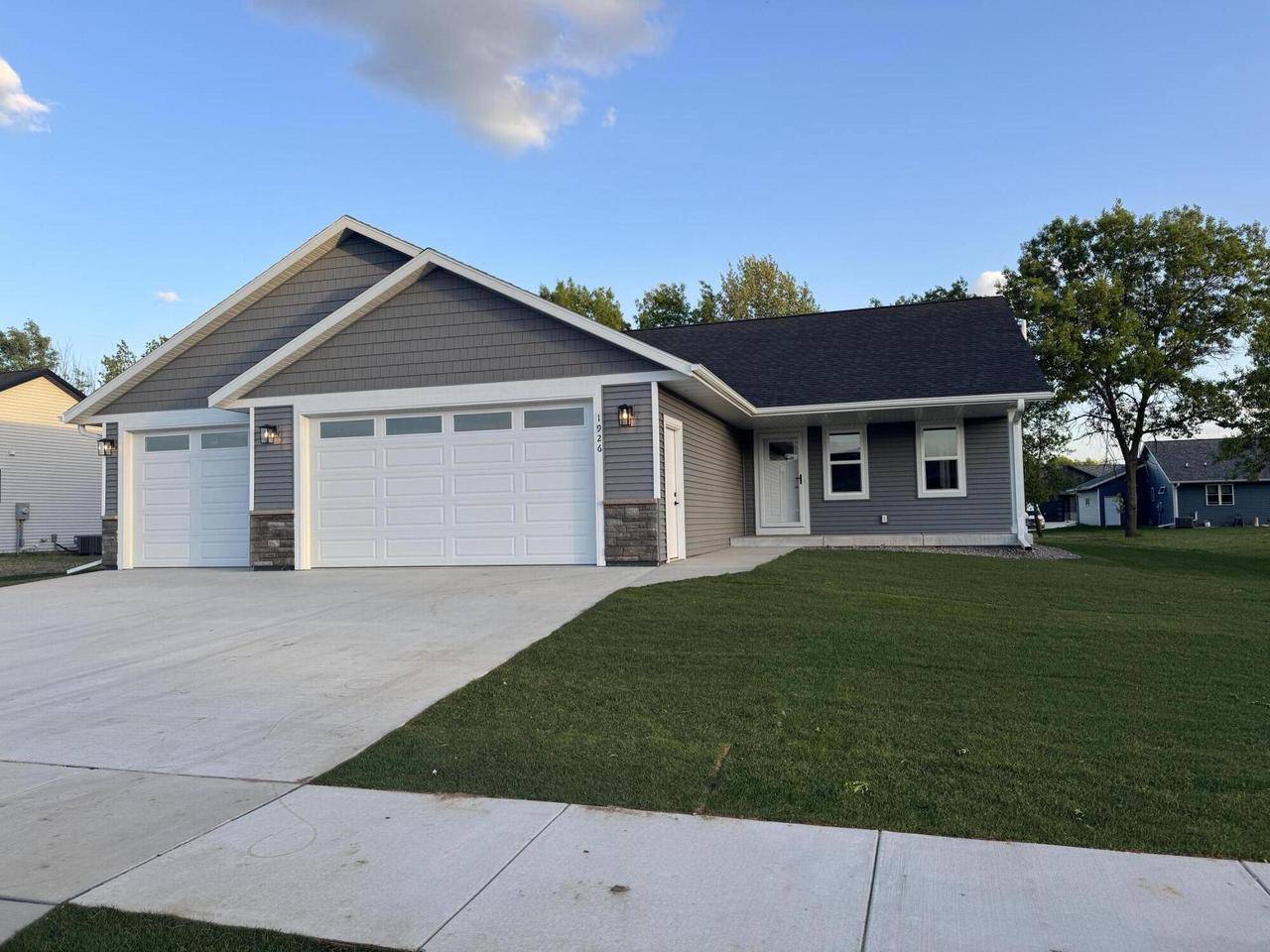1929 Arches DRIVE, Holmen, WI 54636