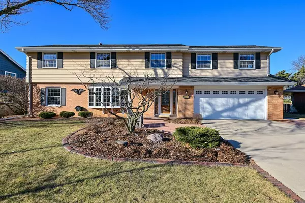Wauwatosa, WI 53222,12020 Meadow COURT
