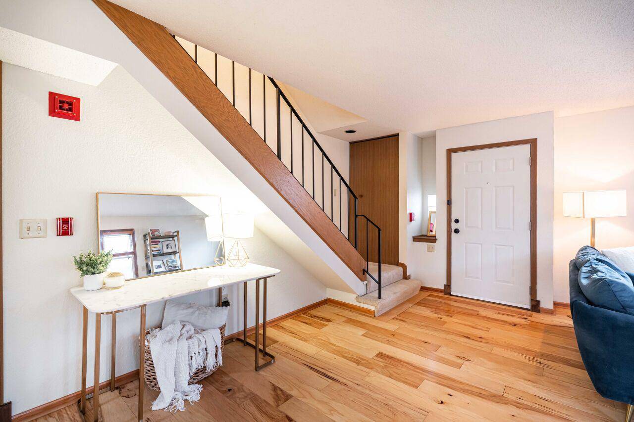 Wauwatosa, WI 53213,7850 Harwood AVENUE #1