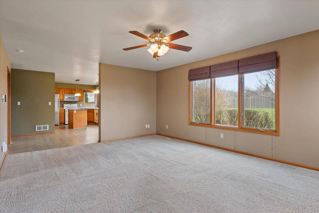 Kenosha, WI 53142,6238 95th AVENUE