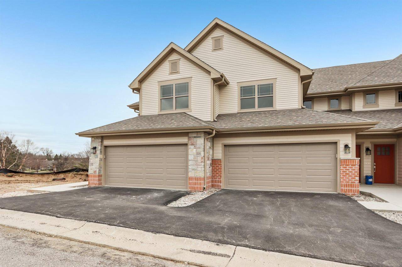 Brookfield, WI 53045,165 Aerie CIRCLE #105