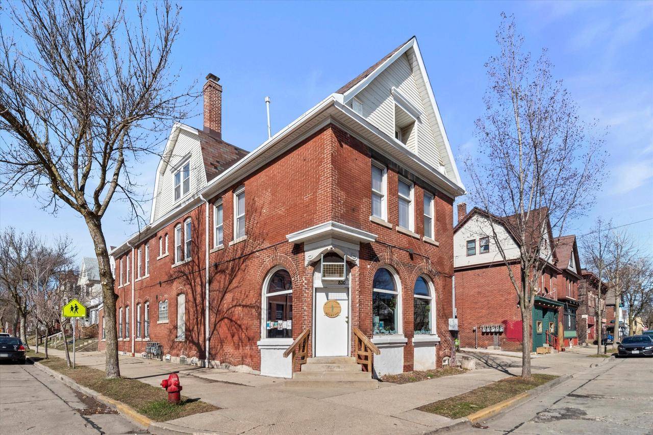 800 E Chambers STREET, Milwaukee, WI 53212