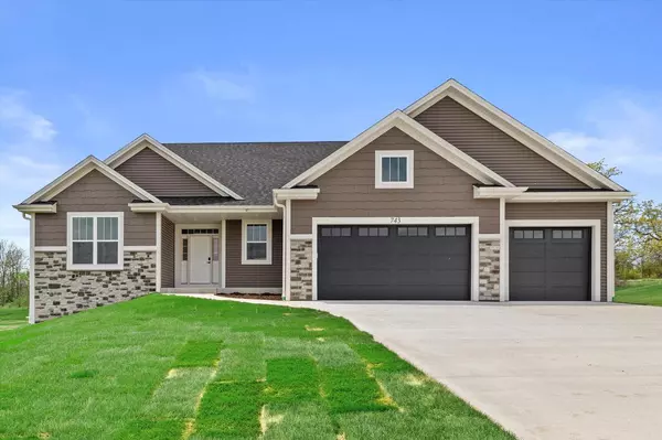 743 Brockway DRIVE #Lt37, Mukwonago, WI 53149