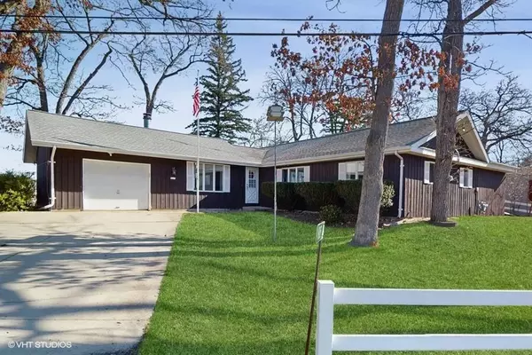 8115 W Lakeshore DRIVE, Burlington, WI 53105