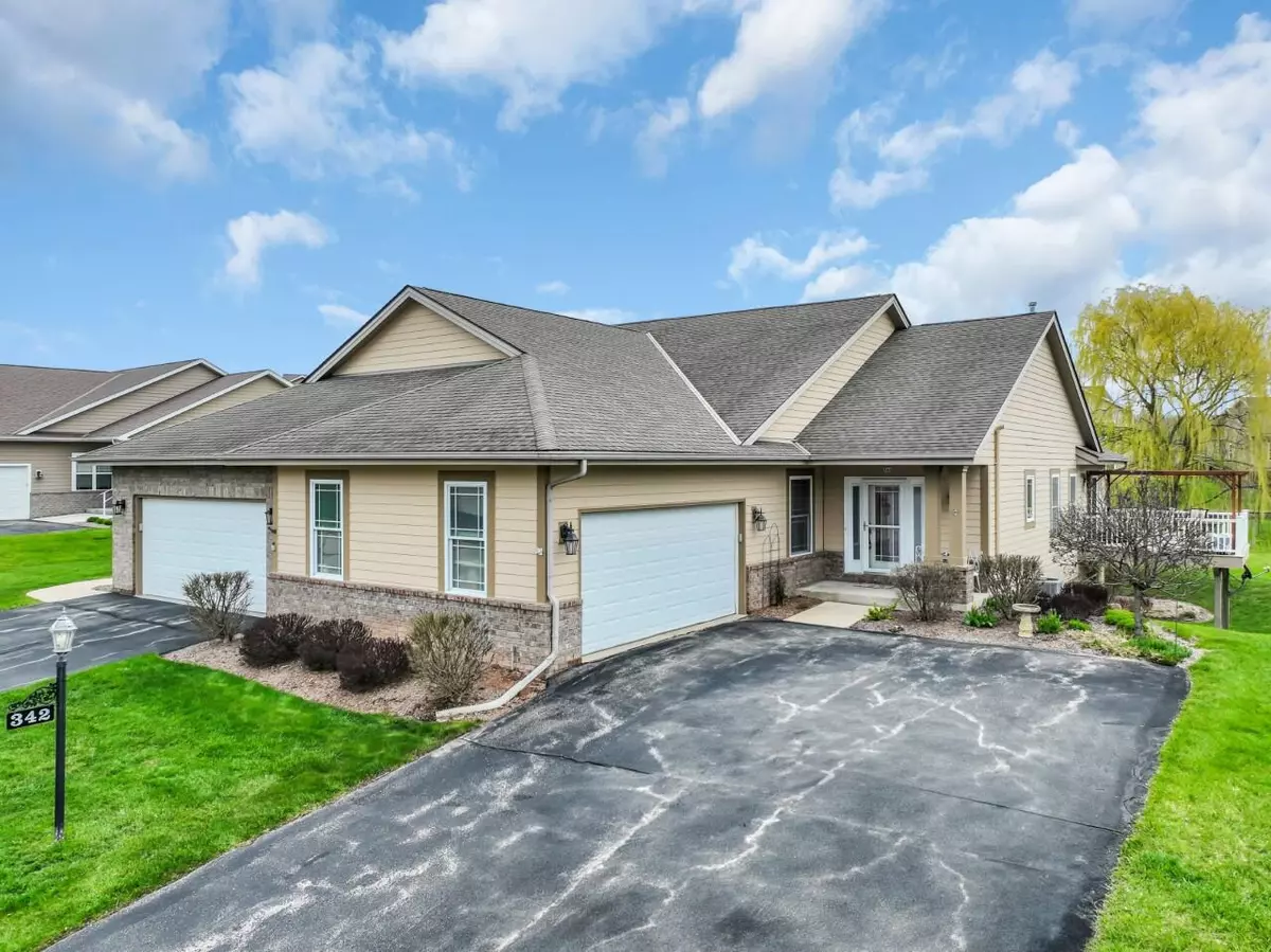 Burlington, WI 53105,342 Oak Hill CIRCLE