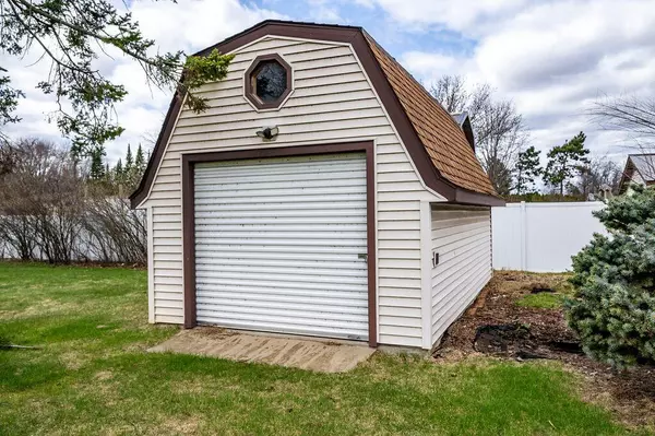 Onalaska, WI 54650,N5633 Quarterdeck DRIVE