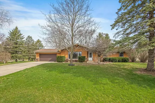 29800 Clover LANE, Waterford, WI 53185