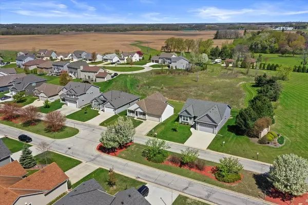 9020 Prairie Crossing DRIVE, Franksville, WI 53126