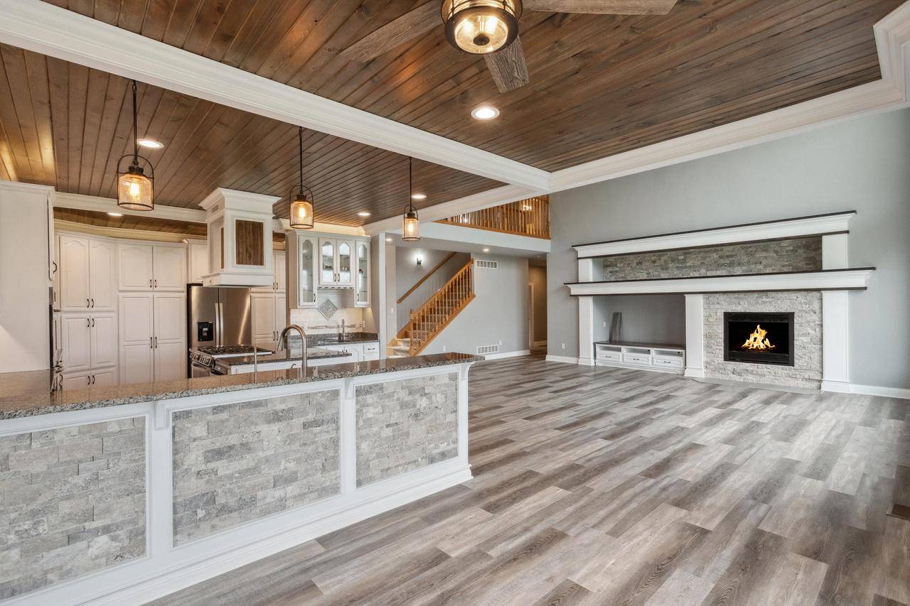 1561 Prestwick DRIVE, Lake Geneva, WI 53147