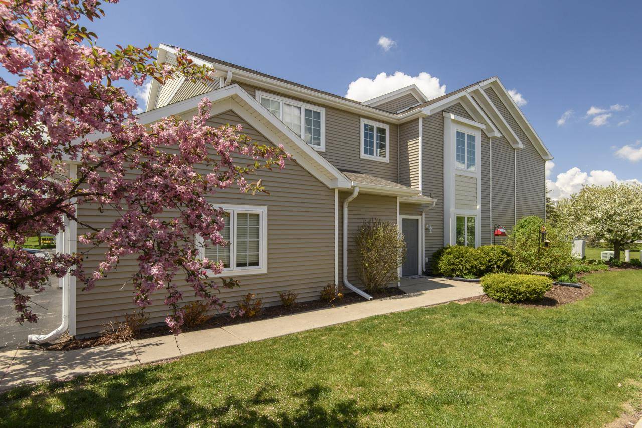 770 Bridlewood DRIVE #6104 F, Hartford, WI 53027