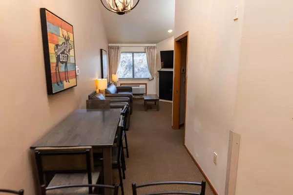 Lake Geneva, WI 53147,7020 Grand Geneva WAY #252