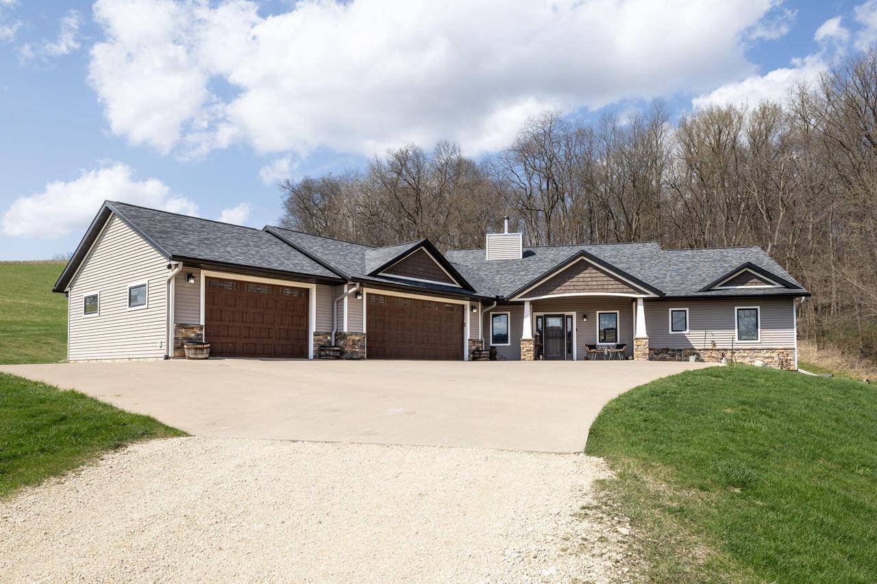 N7015 County Road W, Holmen, WI 54636