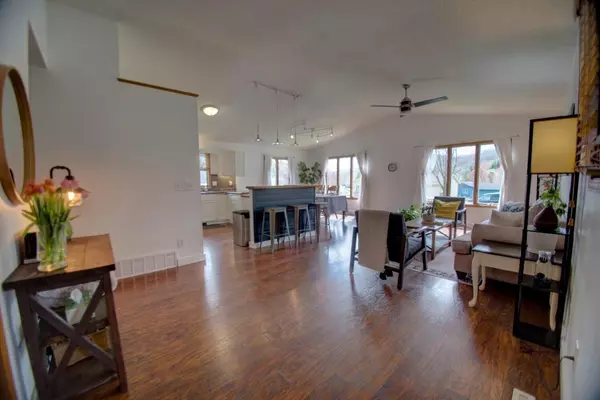 La Crescent, MN 55947,304 Regent DRIVE