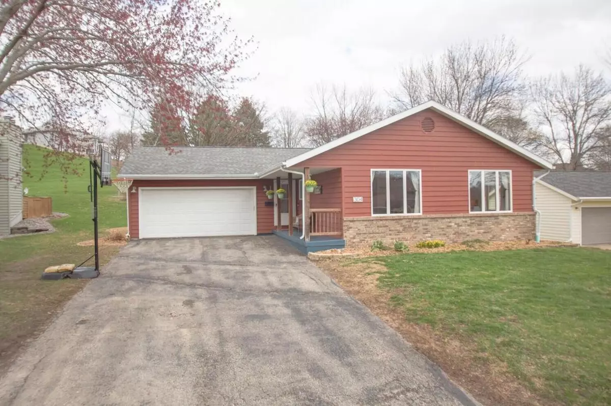 La Crescent, MN 55947,304 Regent DRIVE