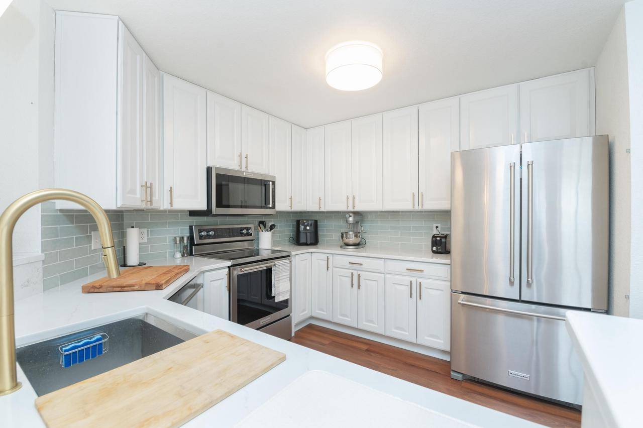 Pewaukee, WI 53072,N17W26529 Meadowgrass CIRCLE #D