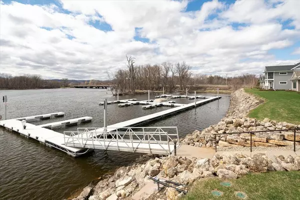 La Crosse, WI 54601,323 River POINT