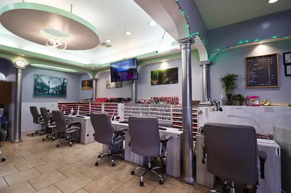 Wauwatosa, WI 53213,7026 W North AVENUE