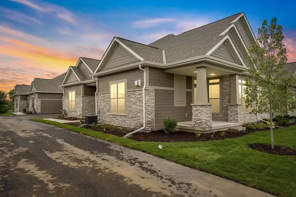 Pewaukee, WI 53072,N28W25285 Parkway Ridge CIRCLE #-D Bldg 14 Unit 50