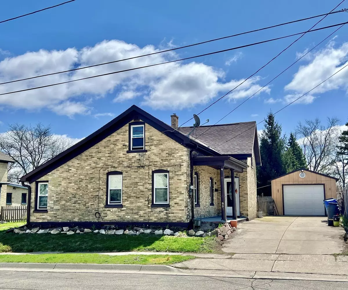 Watertown, WI 53098,907 Cleveland STREET