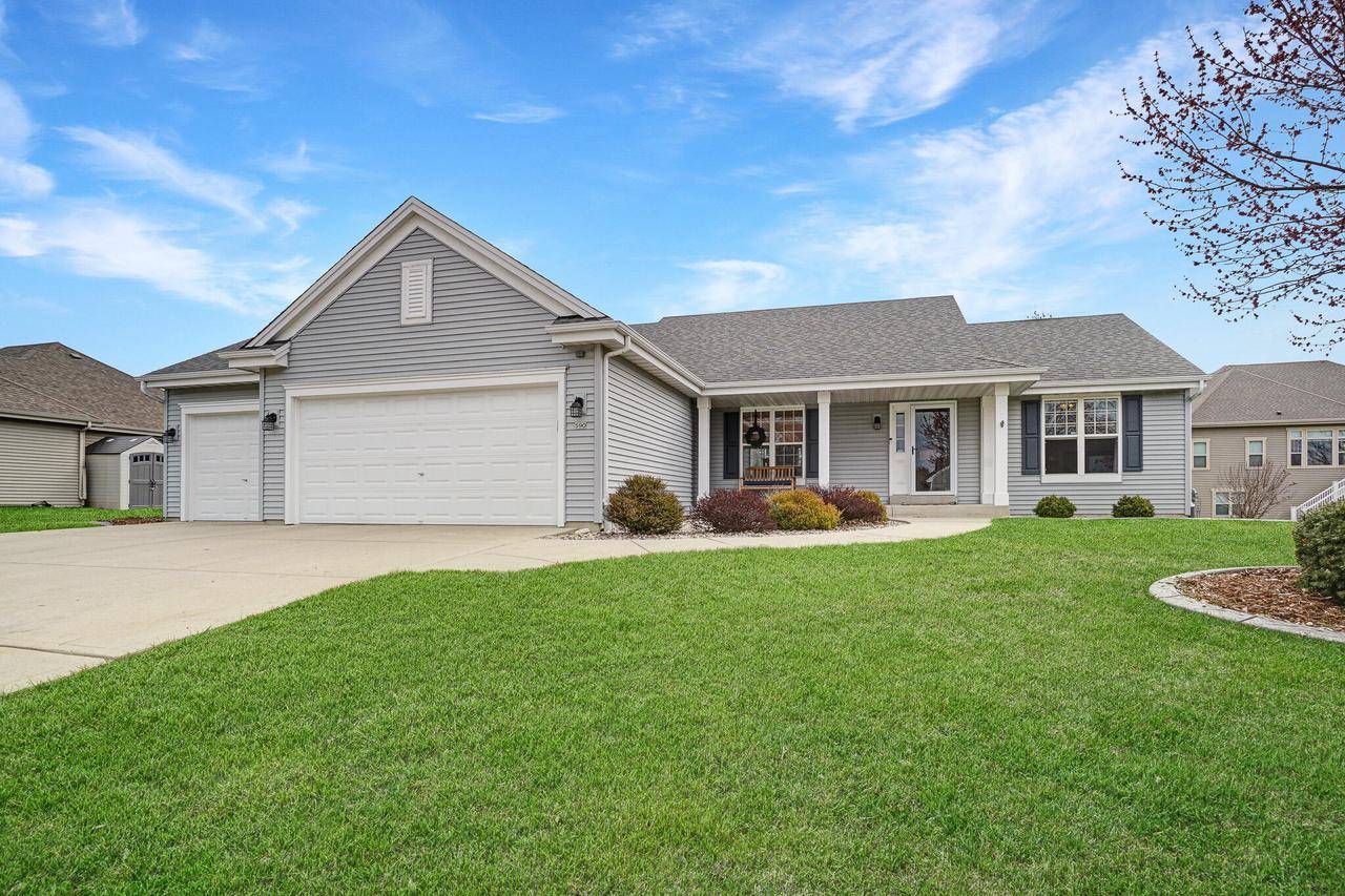 590 Lambert DRIVE, Slinger, WI 53086
