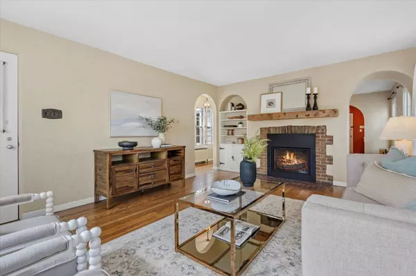 Shorewood, WI 53211,3719 N Farwell AVENUE #3719