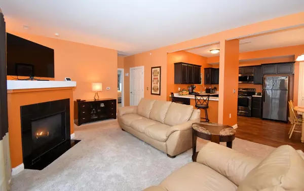 Oak Creek, WI 53154,410 W Aspen DRIVE #9