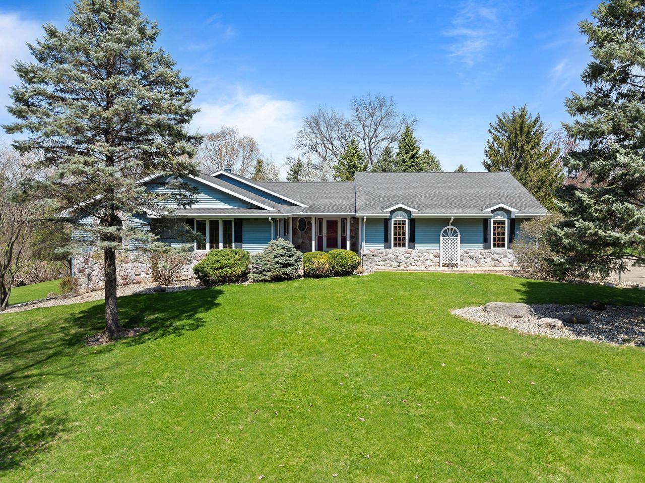 2026 Huntington PLACE, Delavan, WI 53115