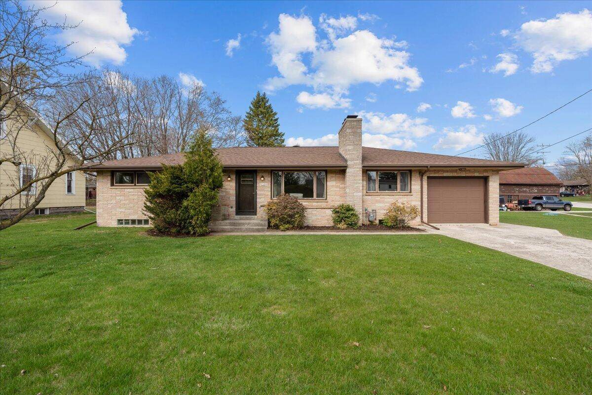 930 Linden STREET, Cleveland, WI 53015