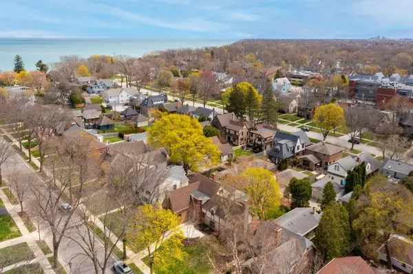 Whitefish Bay, WI 53217,633 E Lake View AVENUE