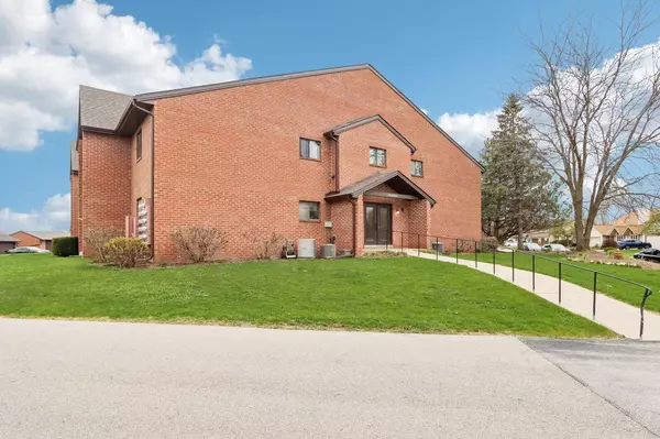 N58W23833 Hastings COURT #801, Sussex, WI 53089